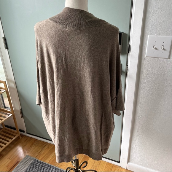 Nomadic Traders button down - Picture 4 of 5